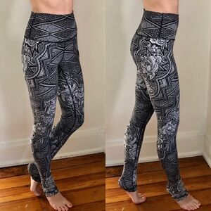 NWT Lululemon Geometric Floral Pattern Leggings
